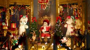 Превью обои санта клаус, кресло, мишки, игрушки, подарки, ограждение, елки, украшения, рождество
