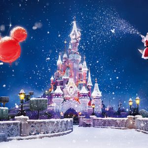 Превью обои санта клаус, волшебство, луна, снег, замок, воздушные шары, праздник, рождество
