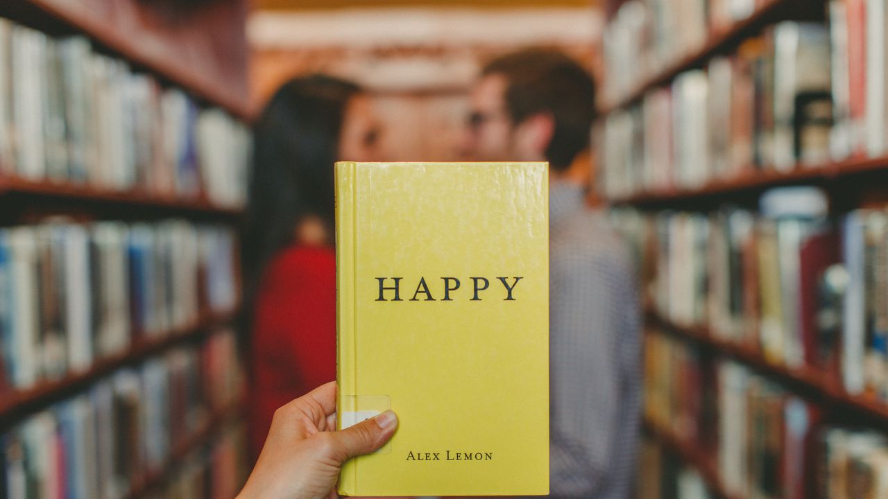 Обои счастье, книга, пара, любовь, размытость