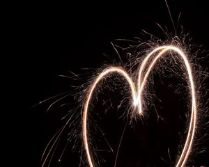 Превью обои сердечко, свет, искры, длинная выдержка