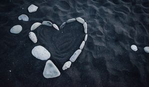 Превью обои сердце, камни, любовь, песок