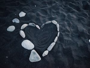 Превью обои сердце, камни, любовь, песок