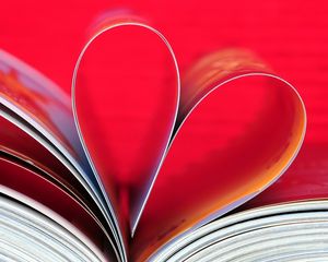Превью обои сердце, книга, яркий, страницы, журнал, чувства