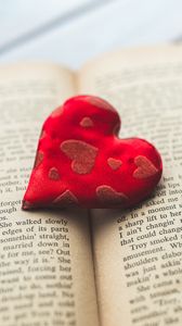 Превью обои сердце, книга, любовь