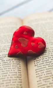 Превью обои сердце, книга, любовь