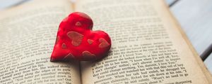 Превью обои сердце, книга, любовь