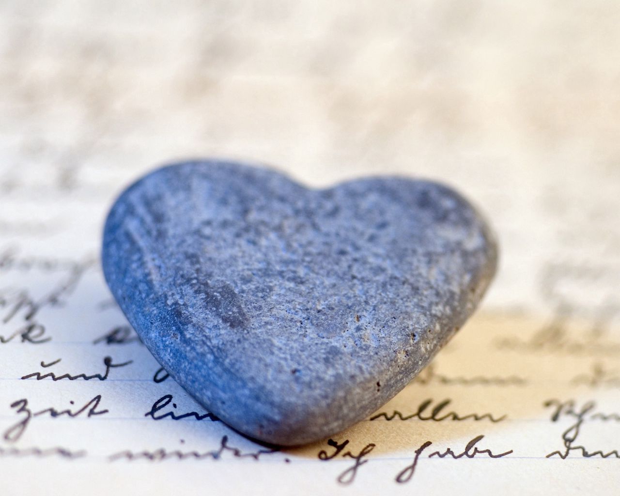 Стало сердце камнем. Сердце камень. Каменное сердце. Сердце из камня. Сердечки картинки.