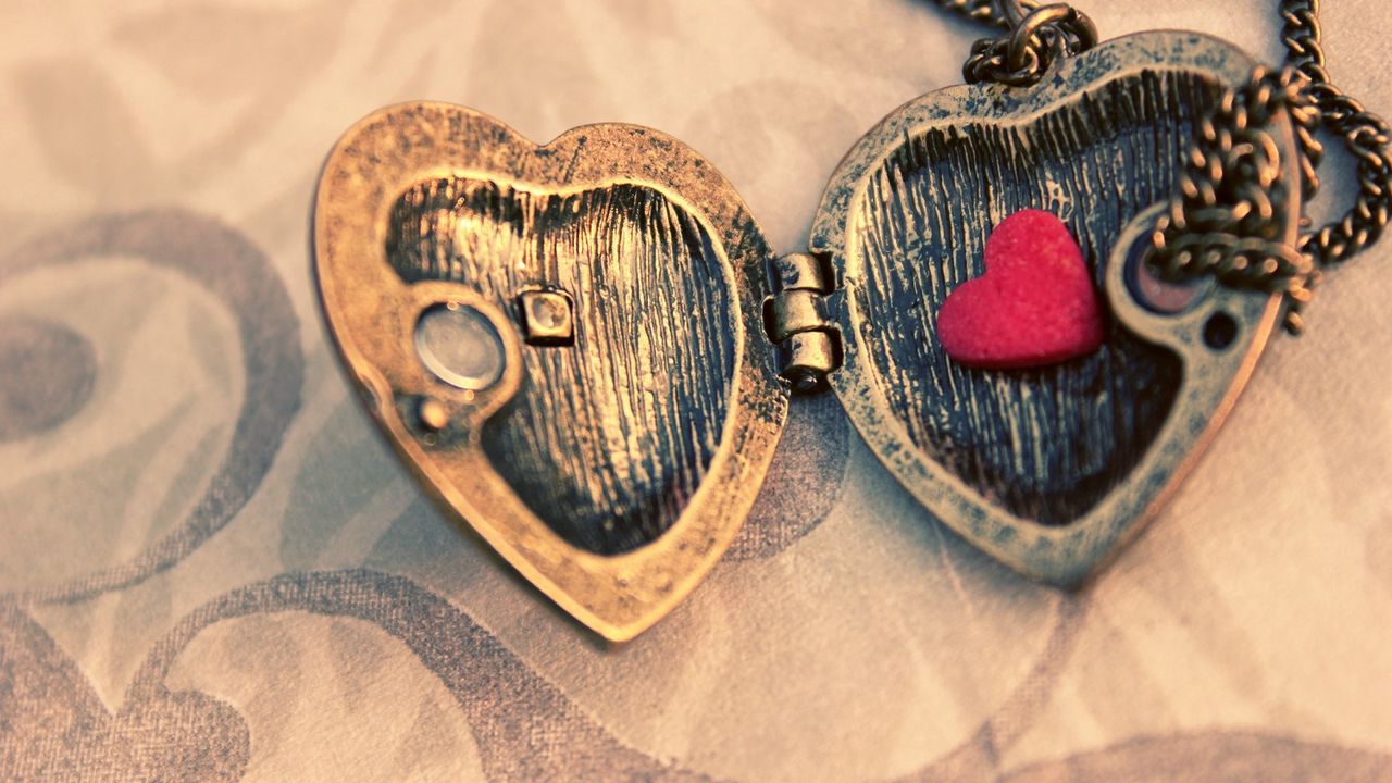 Обои сердце, медальон, фигурка, подвеска
