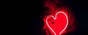 Превью обои сердце, неон, свет, руки