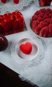 Превью обои сердце, пирожное, десерты, любовь, красный, белый
