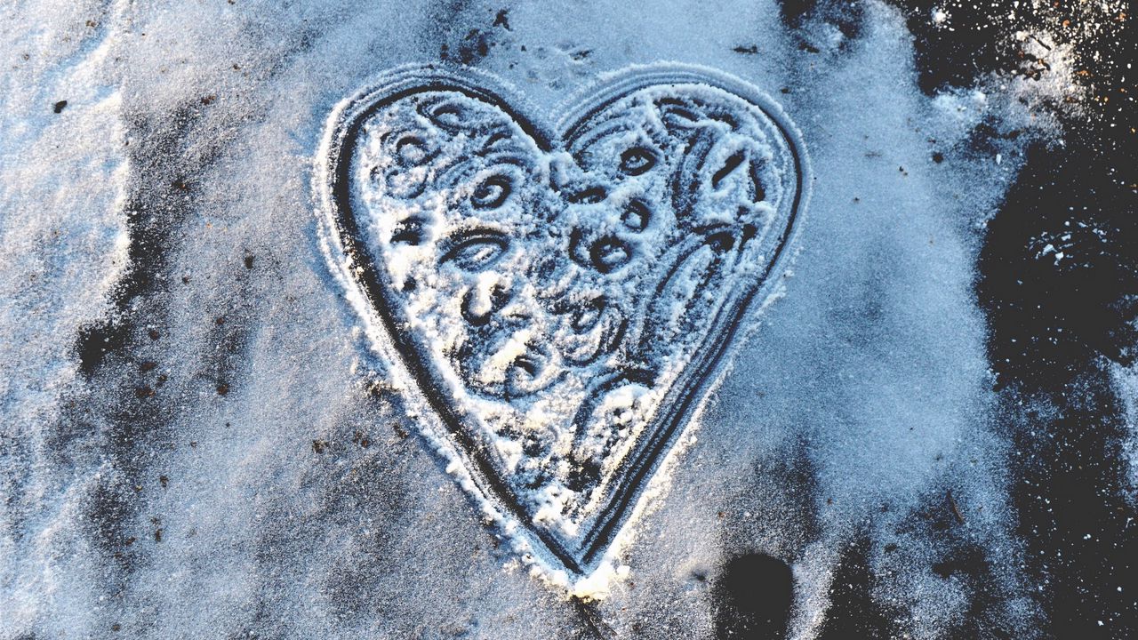 Обои сердце, снег, форма