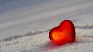 Превью обои сердце, стекло, лед, красный, снег, белый