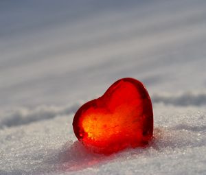 Превью обои сердце, стекло, лед, красный, снег, белый