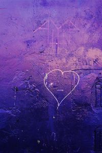 Превью обои сердце, стена, арт, фиолетовый