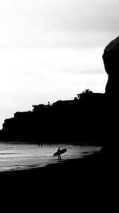 Превью обои серфинг, серфер, чб, побережье, скалы