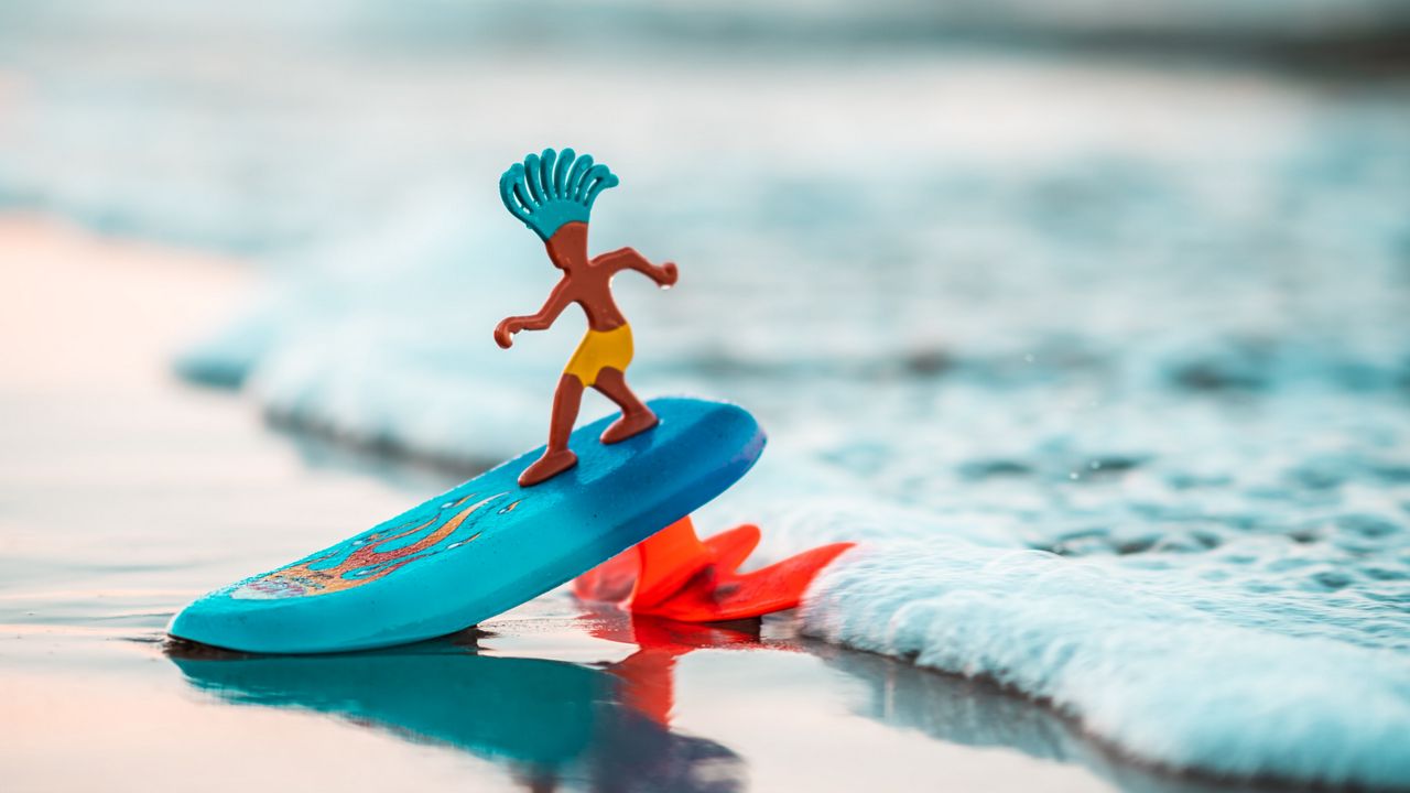 Обои серфинг, сервер, игрушка, пляж, море