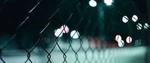 Превью обои сетка, блики, забор