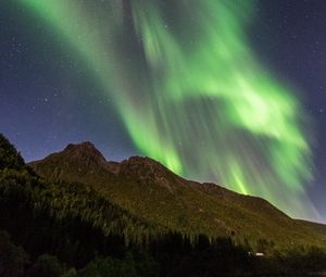 Превью обои северное сияние, холм, природа