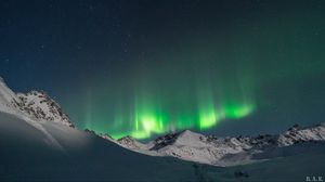 Превью обои северное сияние, небо, горы, снег, зима, пейзаж