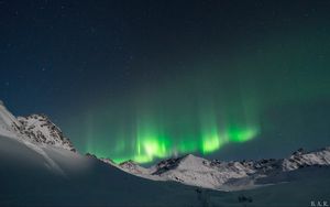 Превью обои северное сияние, небо, горы, снег, зима, пейзаж