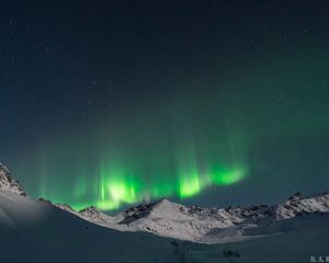 Превью обои северное сияние, небо, горы, снег, зима, пейзаж