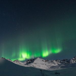 Превью обои северное сияние, небо, горы, снег, зима, пейзаж