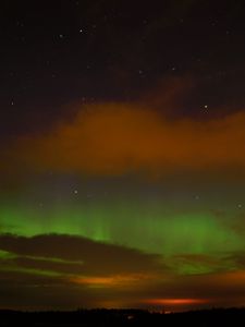 Превью обои северное сияние, облака, звезды, космос, темный