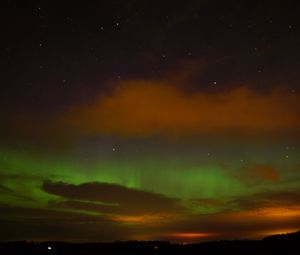 Превью обои северное сияние, облака, звезды, космос, темный