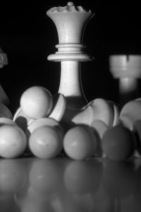 Превью обои шахматы, фигуры, игра, черно-белый, темный