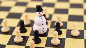 Превью обои шахматы, снеговик, фигуры, пешки, шахматная доска, игра