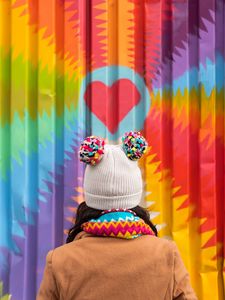 Превью обои шапка, разноцветный, сердце, стена