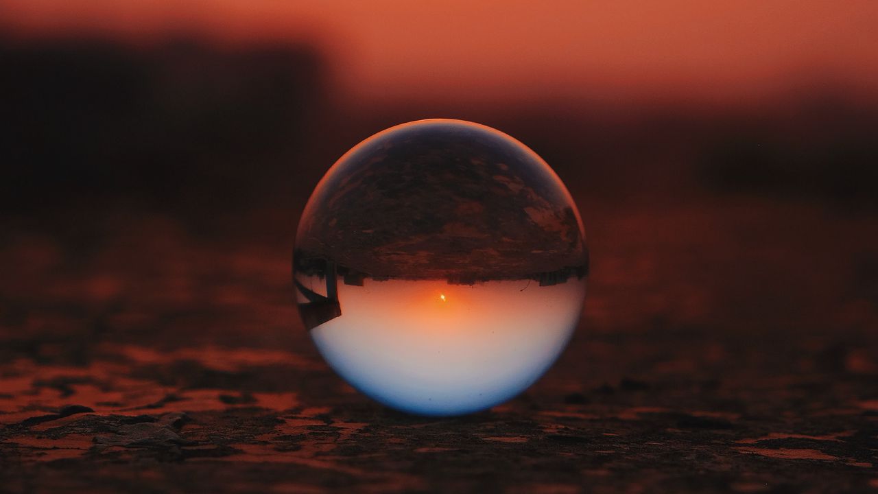 Обои шар, стеклянный, закат, прозрачный, отражение, макро