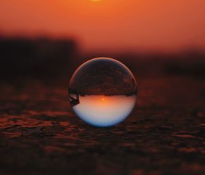 Превью обои шар, стеклянный, закат, прозрачный, отражение, макро