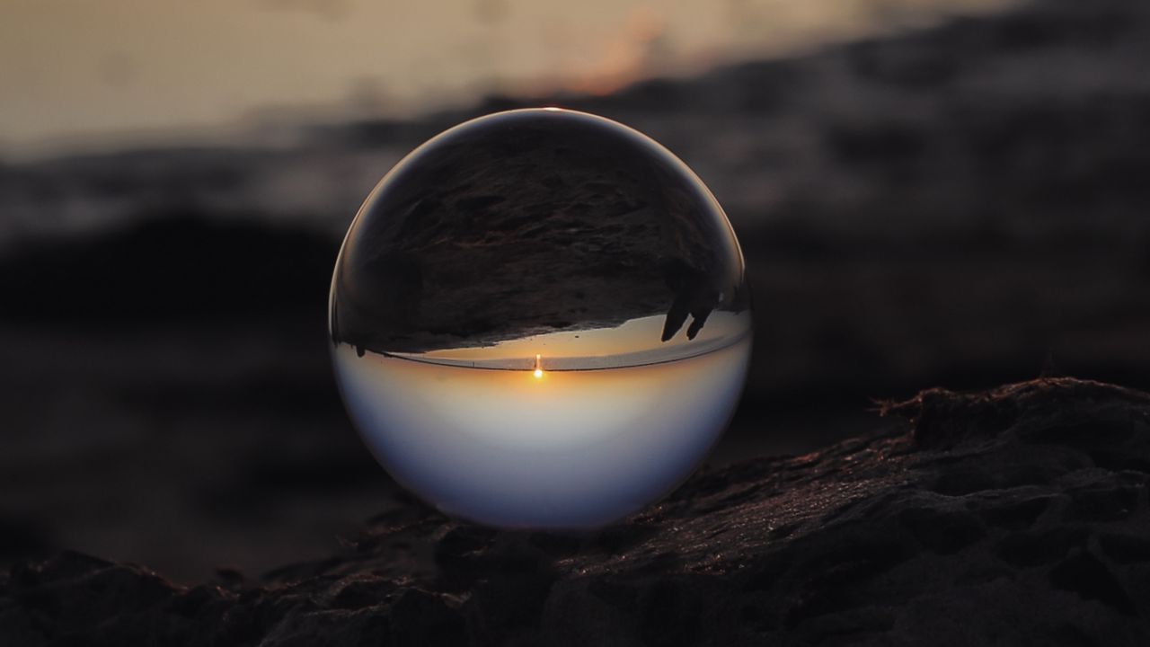Обои шар, стекло, отражение, песок