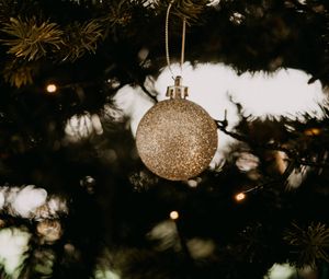 Превью обои шар, украшение, гирлянды, елка, новый год, рождество, праздники