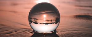 Превью обои шар, вода, отражение, искажение, фокус
