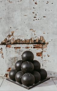 Превью обои шары, стена, краска