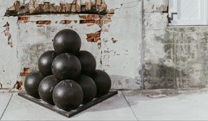 Превью обои шары, стена, краска