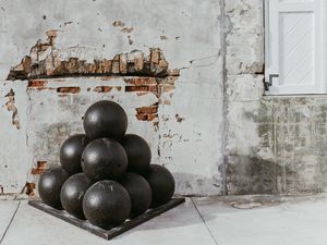 Превью обои шары, стена, краска