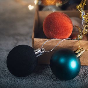 Превью обои шары, украшения, блики, новый год, рождество, праздники