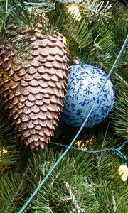 Превью обои шишка, елочный шар, елка, новый год, рождество