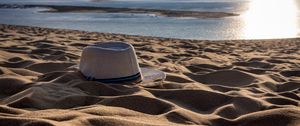 Превью обои шляпа, песок, пляж, лето