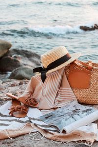 Превью обои шляпа, сумка, журнал, ткань, пляж