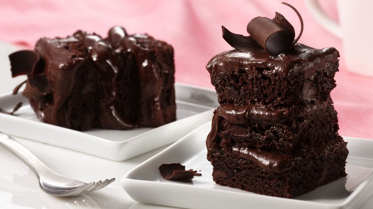 Обои шоколад, торт, крем, выпечка, десерт, вилка, черный