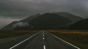 Превью обои шоссе, горы, разметка, милфорд-саунд, фьордленд, новая зеландия