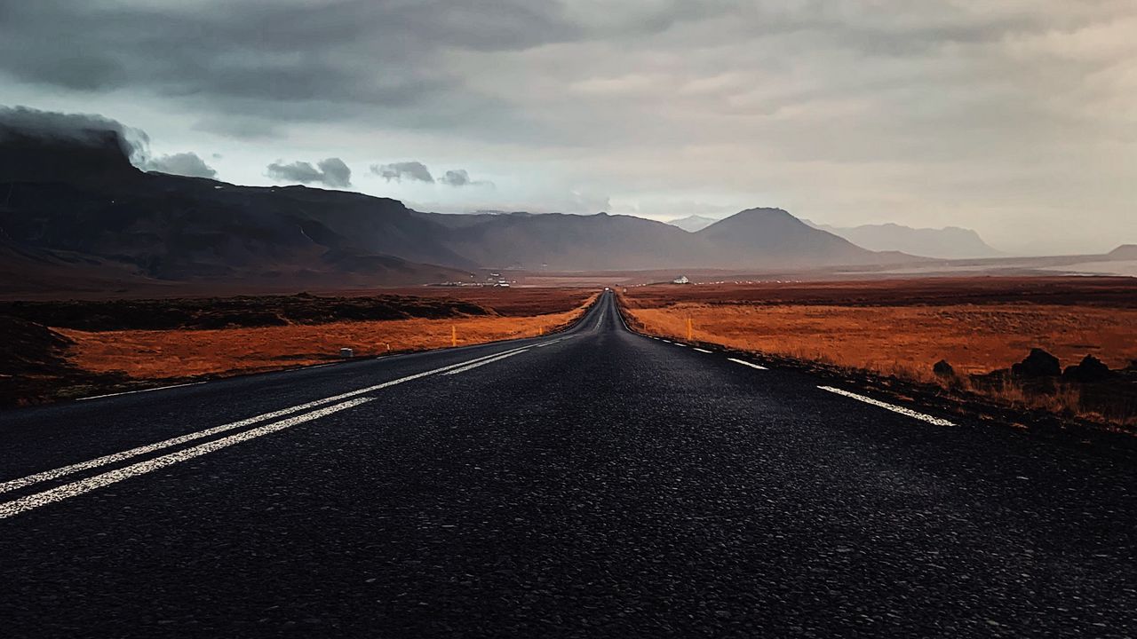 Обои шоссе, пустынный, исландия, трасса, асфальт, облака, рельеф, север