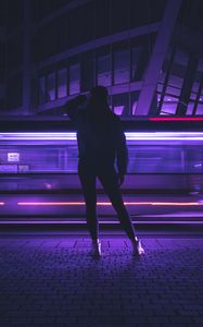Превью обои силуэт, фигура, неон, свет, фиолетовый, темный