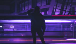 Превью обои силуэт, фигура, неон, свет, фиолетовый, темный