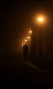 Превью обои силуэт, фонарь, человек, ночь, одиночество, одинокий