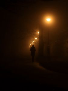 Превью обои силуэт, фонарь, человек, ночь, одиночество, одинокий
